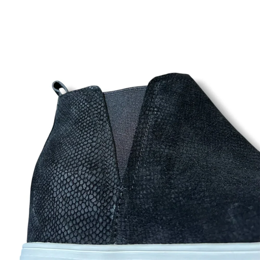 Caslon Women's 8M Cnaidy Lea Black Snake Suede‎ Leather Wedge Sneaker Booties